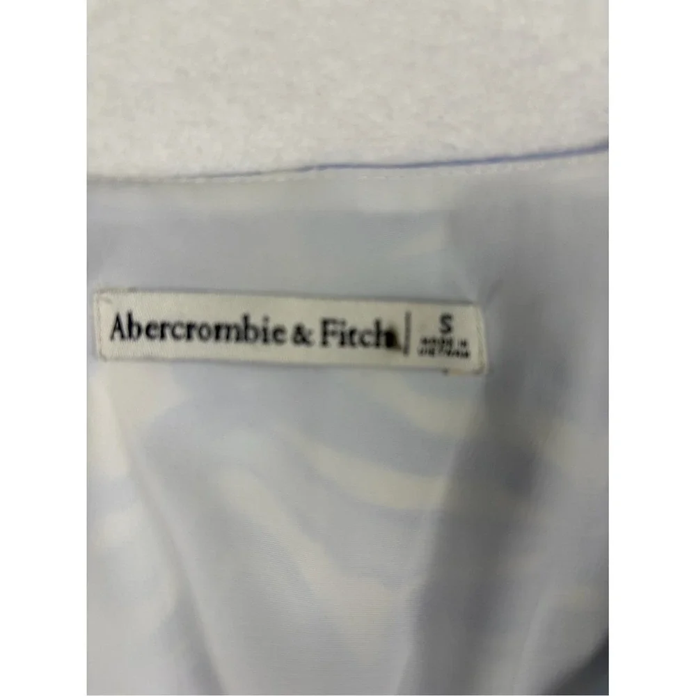 Abercrombie & Fitch‎ Light Blue and White Swirl Tie-Front Blouse Size S.